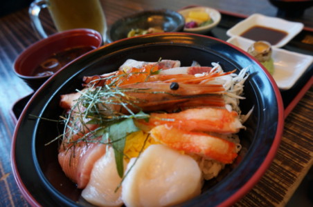 海鮮丼 とれとれ@食彩ごえん