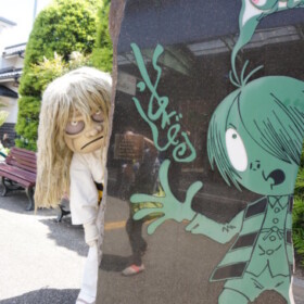 手をふると、しずかに振り返す