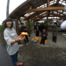 「みかん、食べませんか〜」と♡